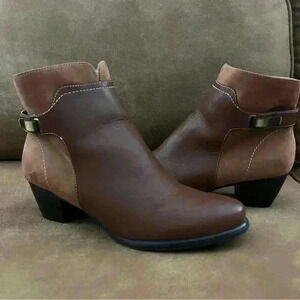 Naturalizer Ankle Booties size 7.5 Brown and Tan ankle boots